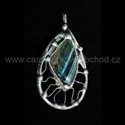 Cínované Sokolí oko v síti