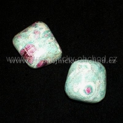 Kámen Rubín ve fuchsitu