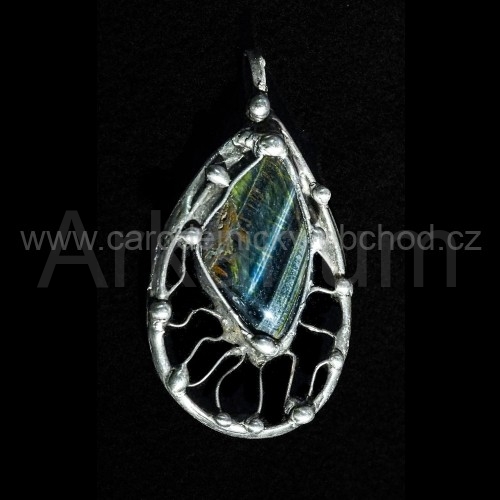 Cínované Sokolí oko v síti