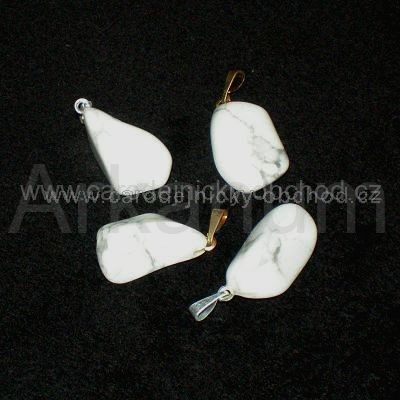 Přívěsek Howlit bílý