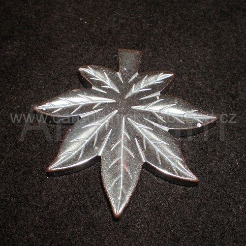 Přívěsek konopný list